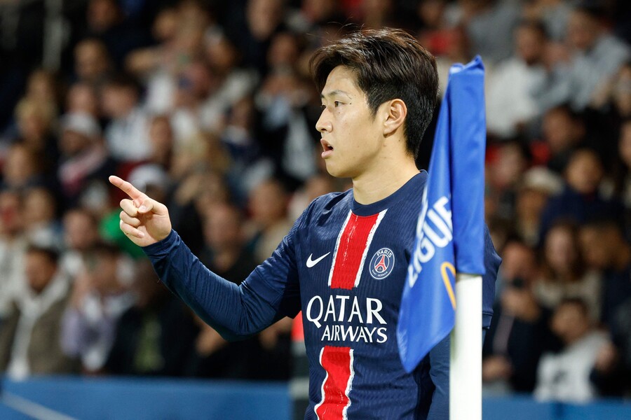 ▲ PSG 소식을 전문적으로 다루는 'vipsg'는 15일 "이강인과 PSG는 이제 끝났다. 이강인은 엔리케 감독의 차기 시즌 구상에 포함되지 않을 확률이 높다"면서 "그럼에도 이적시장에서 높은 평가를 받고 있다. 맨유와 크리스털 팰리스를 포함한 여러 EPL 클럽이 그의 상황을 면밀히 주목하고 있다"고 전했다. ⓒ연합뉴스/AFP