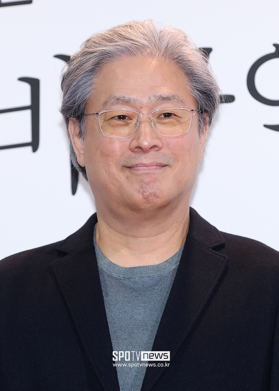 "폭도 찍었을 뿐 폭도 아냐" 박찬욱 등 영화인 '서부지법 난동 취재' 다큐감독 무죄 탄원