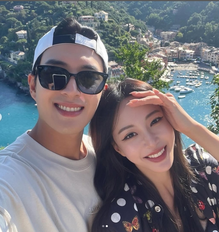 한예슬, 챗GPT도 못 담는 미모…10살 연하 ♥남편과 투샷 "1+1=♡"