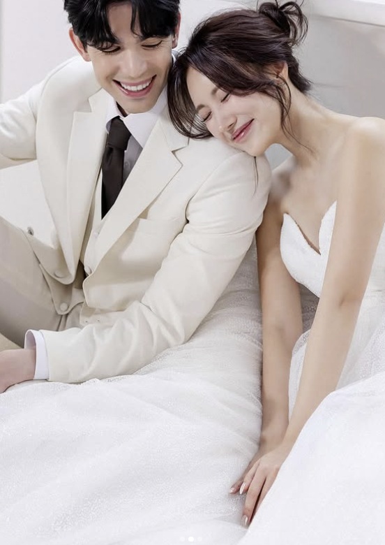 [단독]'결혼' LPG 출신 김서연 "♥로빈 데이아나, 100점 신랑감…가장 착한 사람"