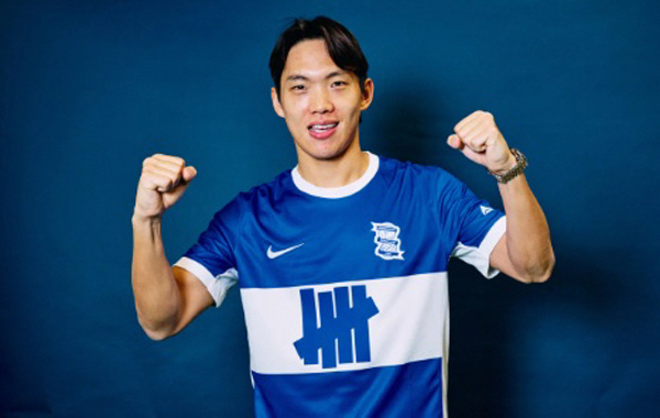 한국축구 유럽파 계보 이었다…32살에 英 데뷔 낭만 달성 → 버밍엄 깜짝 이적, 이명재 두 달 만에 출전 '감격'