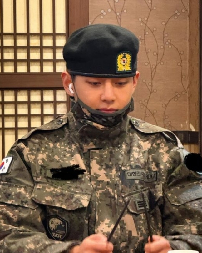 '특급 전사' BTS 뷔, 끝없는 軍 미담 "사격·훈련 1등, 모범상..낭만·열정 가득한 형"