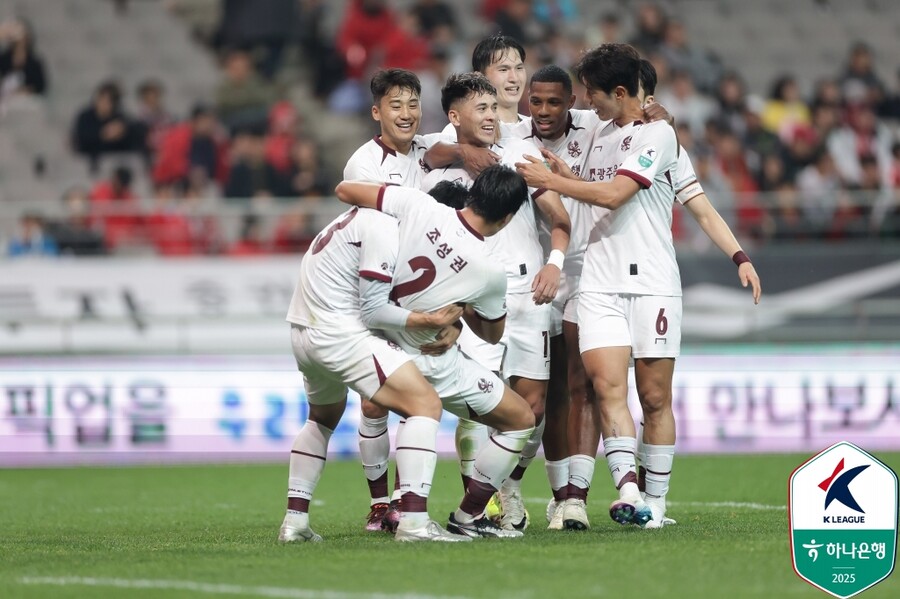 ▲ 19일 오후 서울월드컵경기장에서 FC서울과 광주FC의 하나은행 K리그1 2025 10라운드가 펼쳐졌다. 경기 결과 광주가 2-0으로 이겨 서울전 5연승을 달렸다. ⓒ 한국프로축구연맹