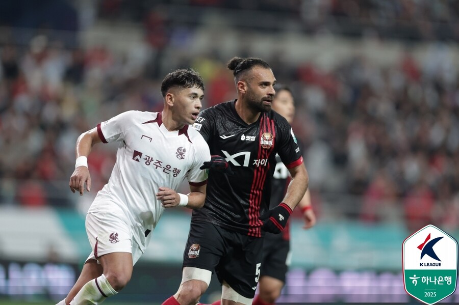 ▲ 19일 오후 서울월드컵경기장에서 FC서울과 광주FC의 하나은행 K리그1 2025 10라운드가 펼쳐졌다. 경기 결과 광주가 2-0으로 이겨 서울전 5연승을 달렸다. ⓒ 한국프로축구연맹