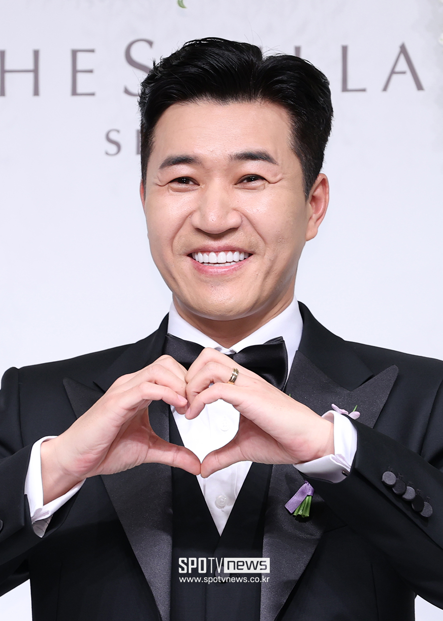 [포토S] 김종민, 예비 신부 향한 하트