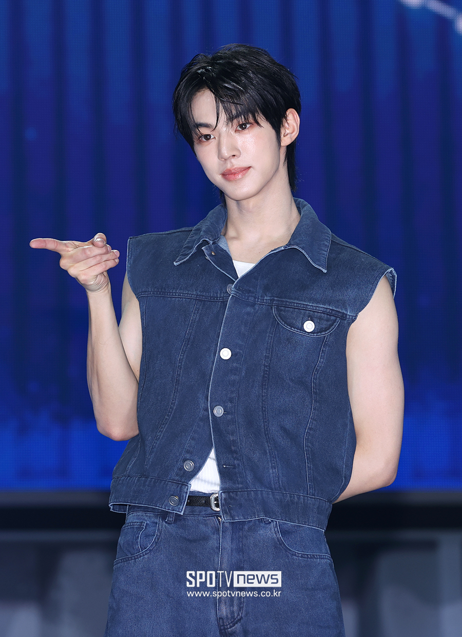 [포토S] 투어스 도훈, '콕!'