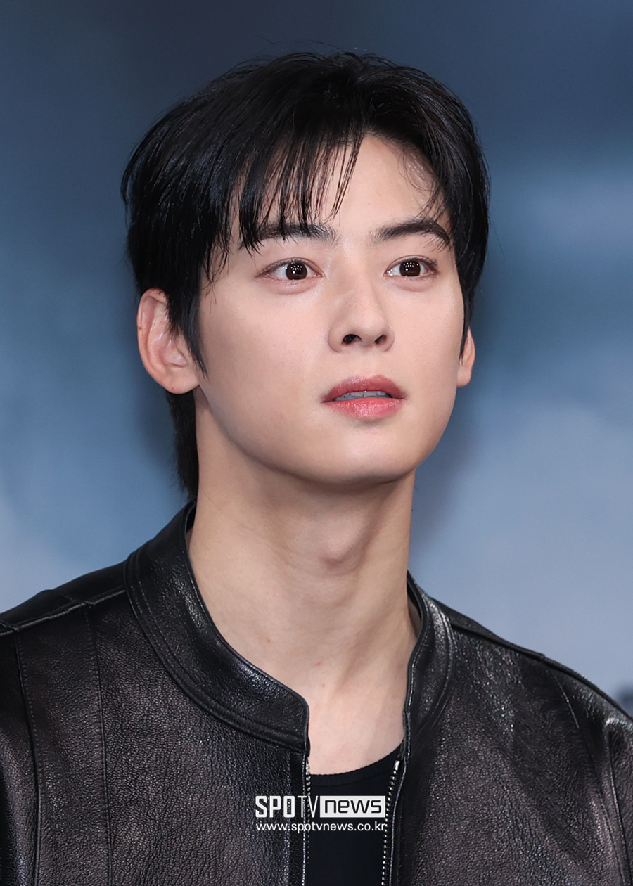 차은우 팬들, 소속사 앞 트럭 시위 "공격 많은데 방관..보호해"