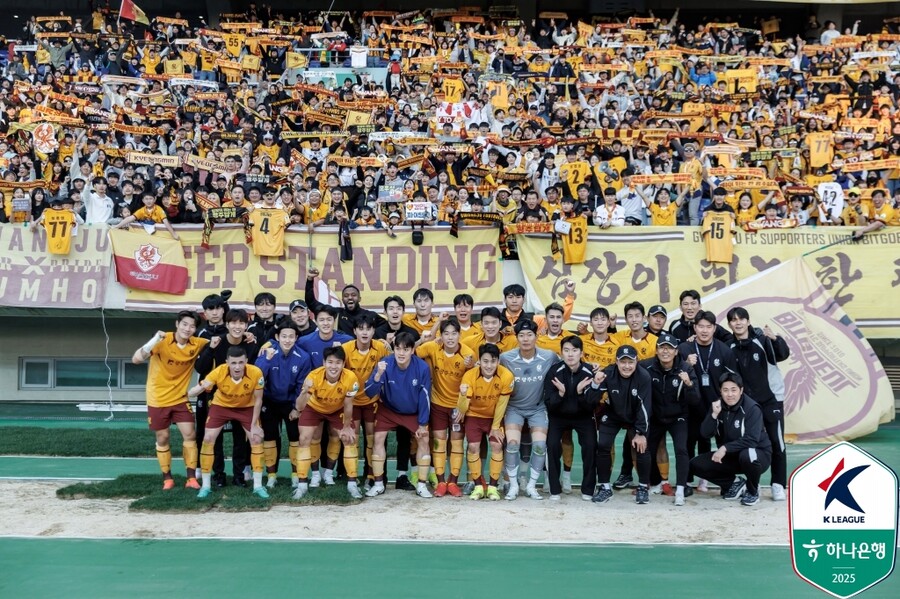 "5월 4일까지 경기하고 온다"…이정효의 광주, '2920억 가치' 알 힐랄과 ACLE 8강 대결 → 새벽 단체 응원