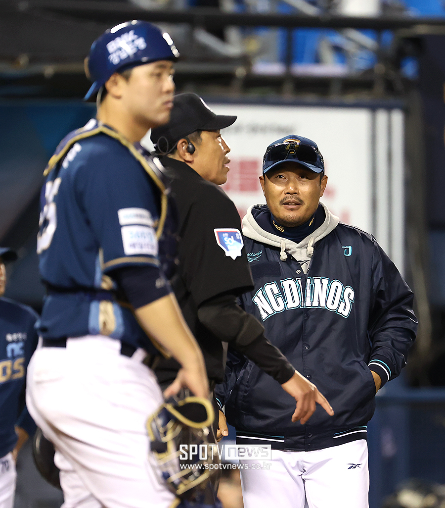 [포토S] 이호준 감독, '보크 맞아요?'