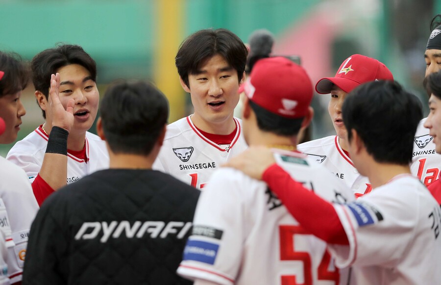 ▲ 적극적인 타격으로 쿠에바스를 무너뜨리고 반등의 발판을 마련한 SSG 타선 ⓒSSG랜더스