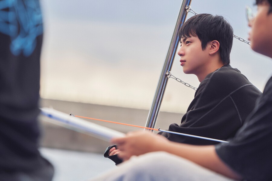 BTS 진 "'대환장 기안장', 처음엔 막막했지만…잊지 못할 소중한 시간"