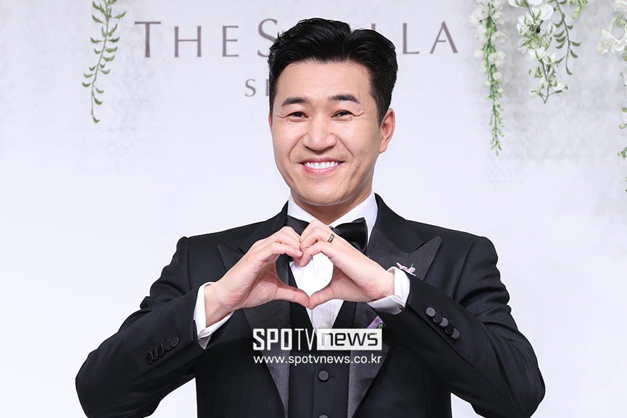 '11살 연하♥' 김종민, 신혼여행 미룬 이유 "행사철 돈 벌고 간다고"('컬투쇼')