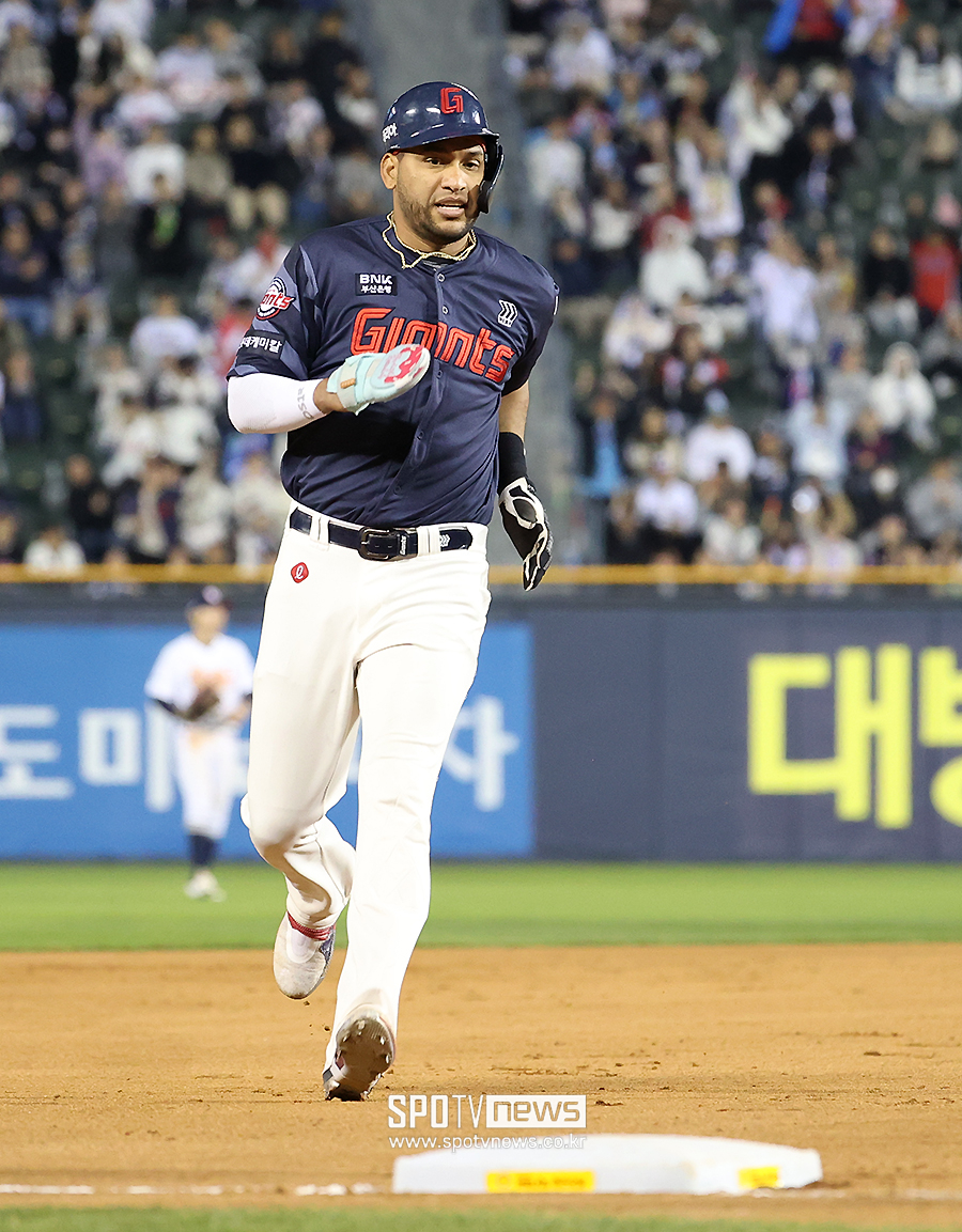 [포토S] 레이예스, '행운이 따르네'