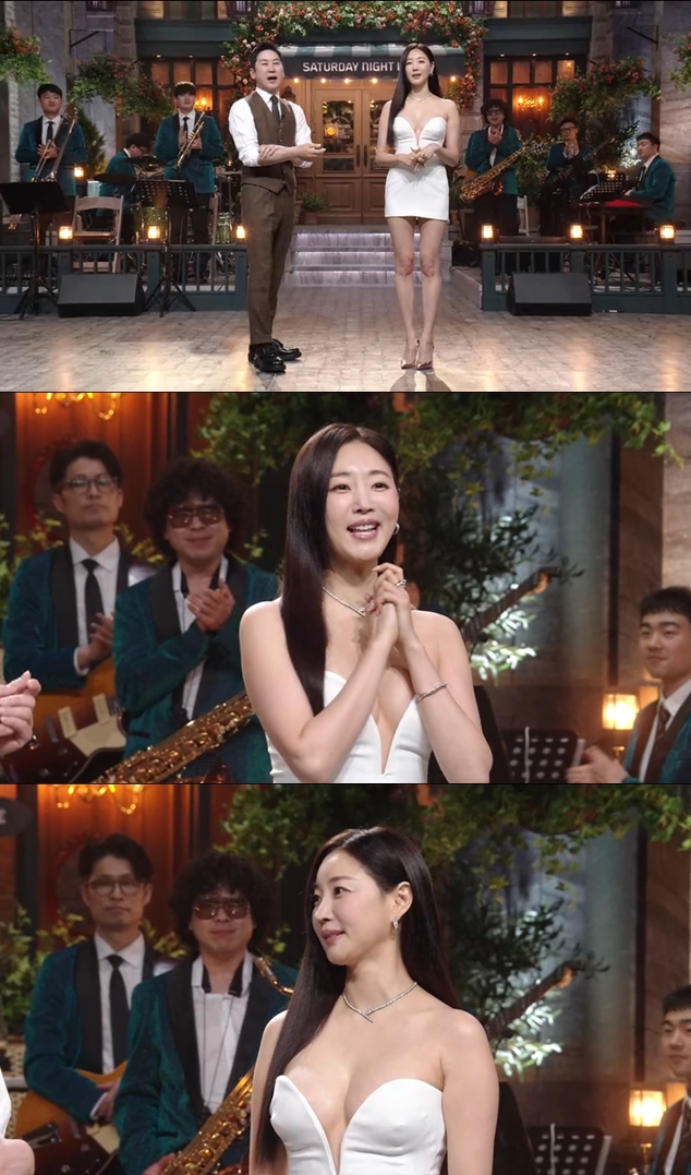 김사랑, 훅 파인 시상식드레스 입고 등장..'SNL' 뒤집었다