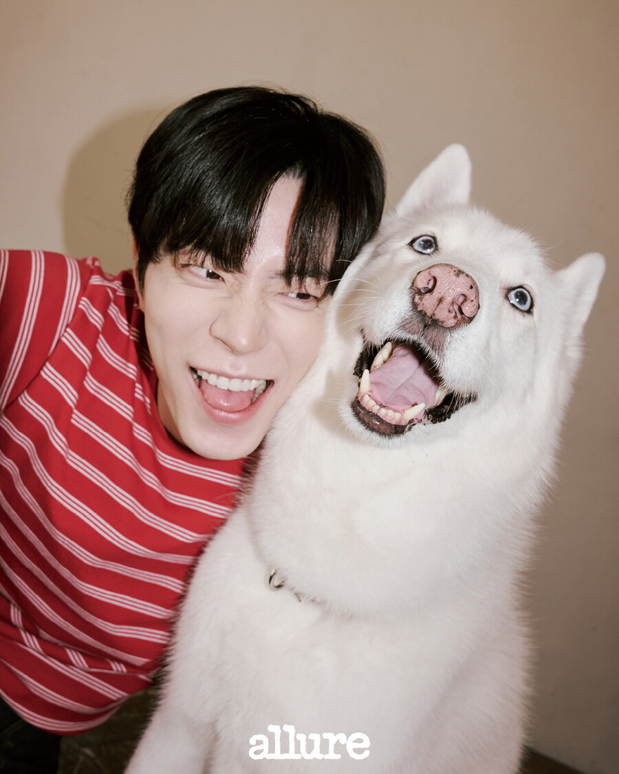 홍종현, 똑 닮은 반려견 진이와 함께한 화보…'훈남'의 정석 비주얼 