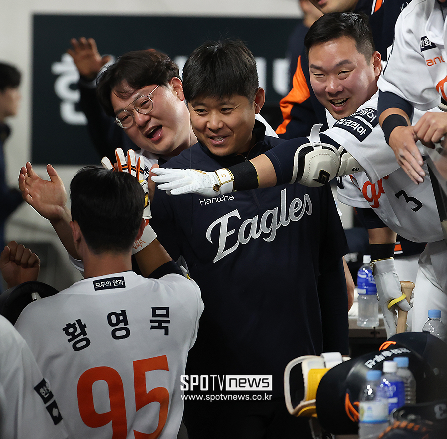 ▲ 안치홍 황영묵 ⓒ곽혜미 기자