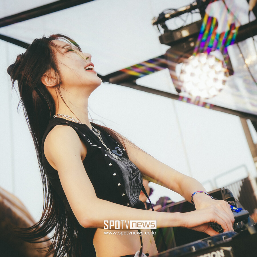 [포토] 'EDC 코리아' 디제잉 무대하는 수빈