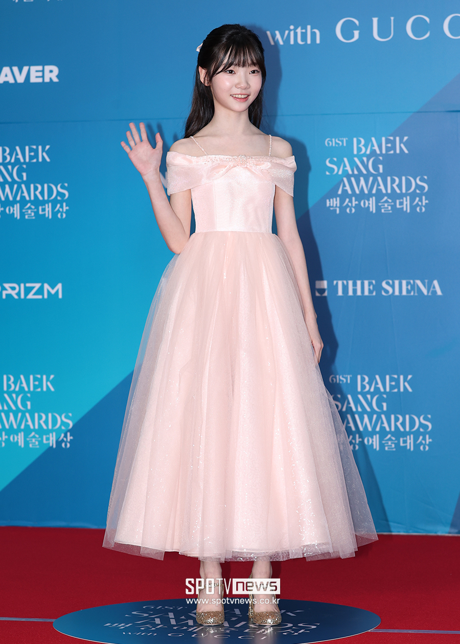 [포토S] '어린 애순' 김태연, '아이유 언니가 드레스 골라줬어요'