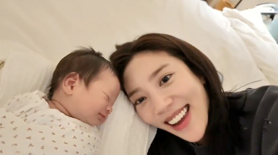 '이규혁♥' 손담비, 출산 소감 "너무 작고 소중…벅찬 감정 밀려와"('우리 아기가 태어났어요')