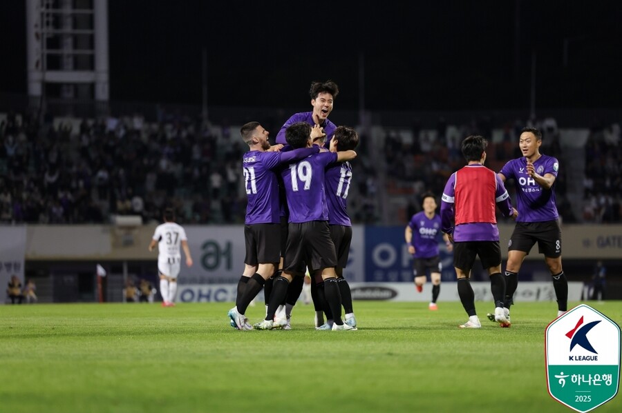 [현장 REVIEW] 안양의 복수혈전, 문선민에게 막혔다...연고 이전 더비서 서울과 1-1 무승부