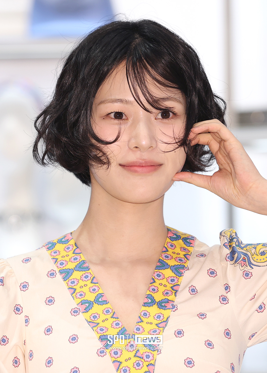 [포토S] 이수경, 귀여운 볼하트