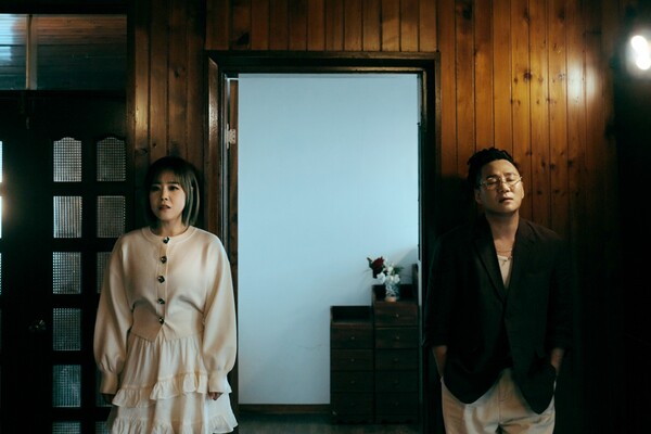 윤민수·이예준, 이별 3부작 첫 신곡 '등대' 22일 공개…대화하듯 그려낸 사랑의 끝