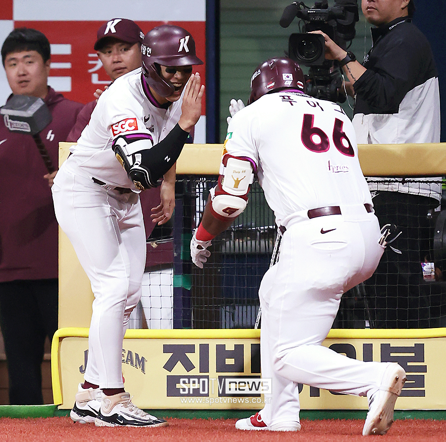[포토S] 푸이그, '송성문과 홈런 세리머니'