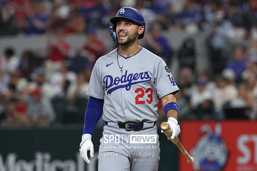 다저스 MLB 역대 최초의 극장 승리… 그런데 웃지 못한 238억 먹튀, 천재 사장의 역대급 실책?