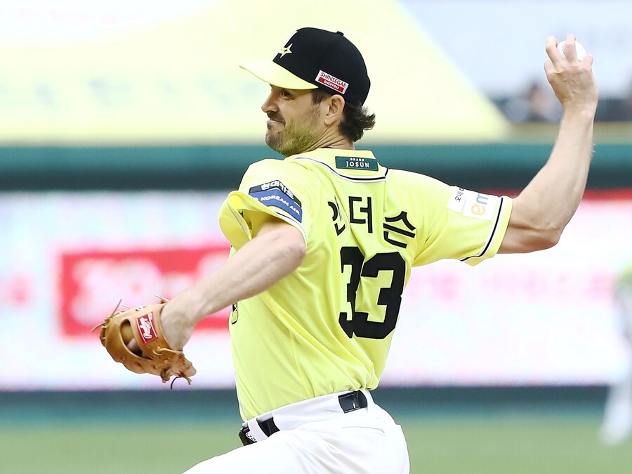 ▲ 5.2이닝 동안 2실점(1자책점)으로 선전했지만 팀 패배 속이 빛이 바랜 드류 앤더슨 ⓒKIA타이거즈