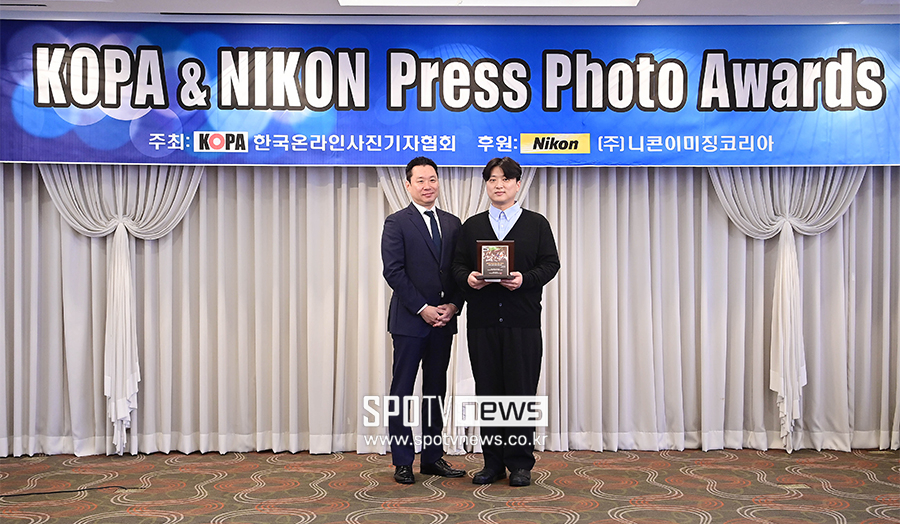 [포토S] 연예 부문 최우수상 수상한 스포츠투데이 팽현준 기자