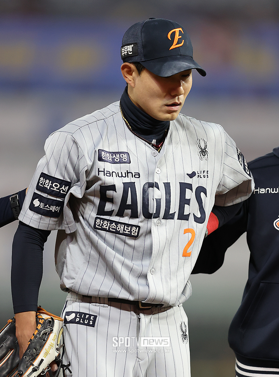 한화 12연승 이끈 FA 보물이 사라졌다…사구 여파→1군 제외, 33년 만의 기적 중단될 위기