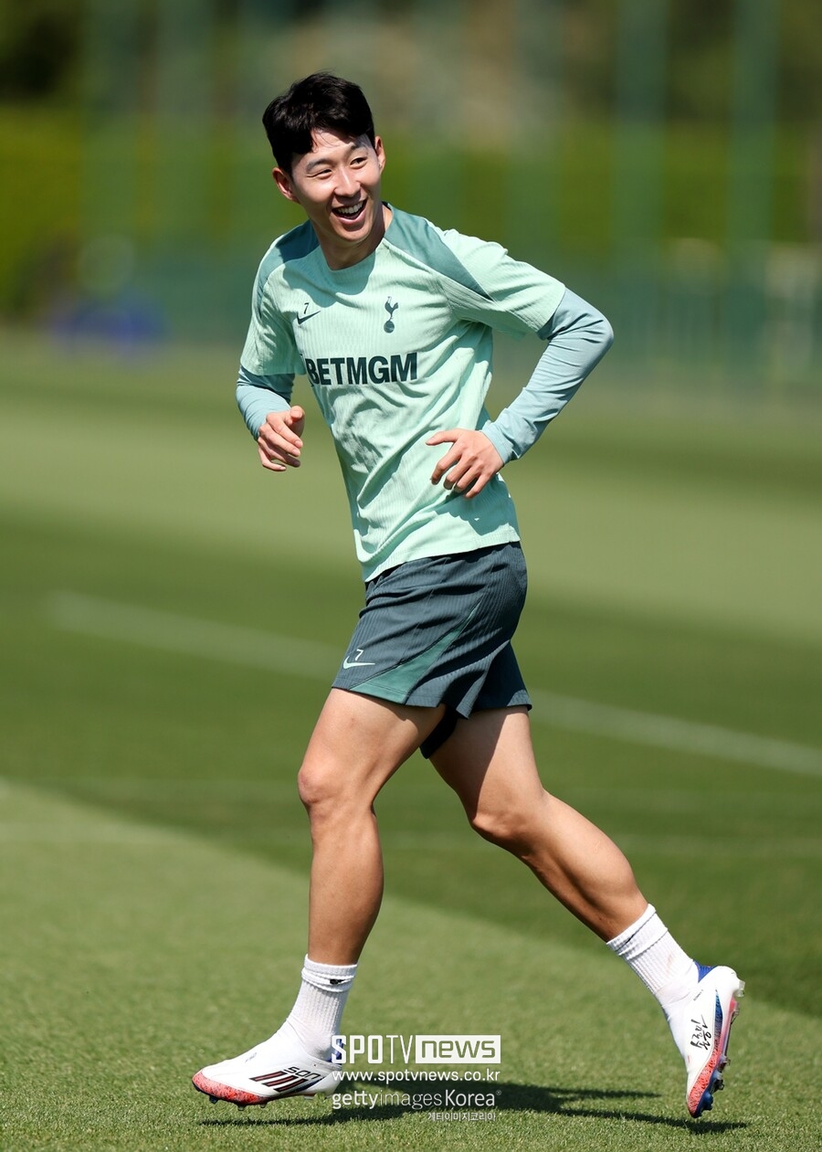 늘 울기만 했던 '15년 무관' 손흥민, 어쩌면 마지막 우승 도전 "이번에는 후회하지 않았으면"