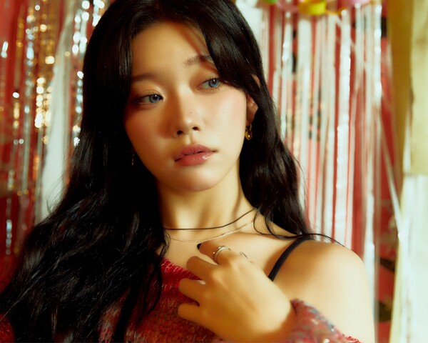 츠키, 웹예능 '워크돌' MC 발탁…MZ 사로잡은 러블리 매력·센스 입담