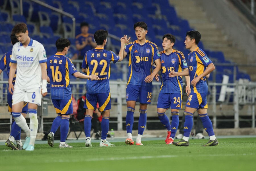 ▲ 울산은 14일 오후 7시 울산문수축구경기장에서 열린 ‘2025 하나은행 코리아컵’ 16강전에서 인천을 만났다 ⓒ울산HD
