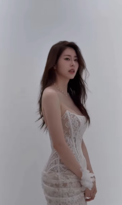 '4세연하 장성규 매니저♥' 서동주, 파격적 시스루 웨딩드레스 공개