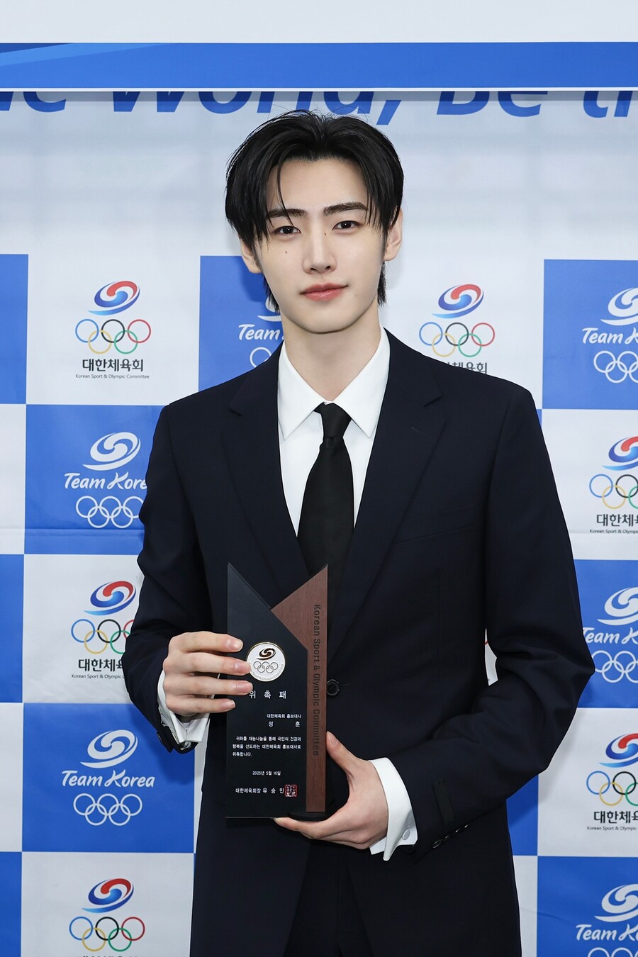 '前국대 상비군' 엔하이픈 성훈, 대한체육회 홍보대사 됐다…"피겨=인생 전환점"