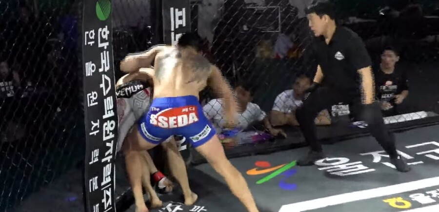 [울진FC] "은가누 같았다" 16초 KO 승리 …한국 MMA 흔들 신예 등장