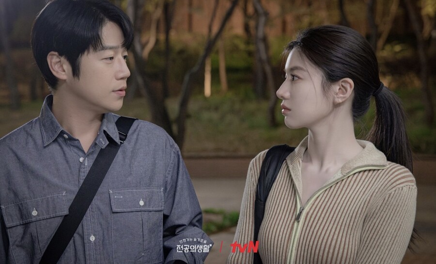 ▲ 정준원(왼쪽), 고윤정. 출처| tvN 언젠가는 슬기로울 전공의생활 공식 홈페이지