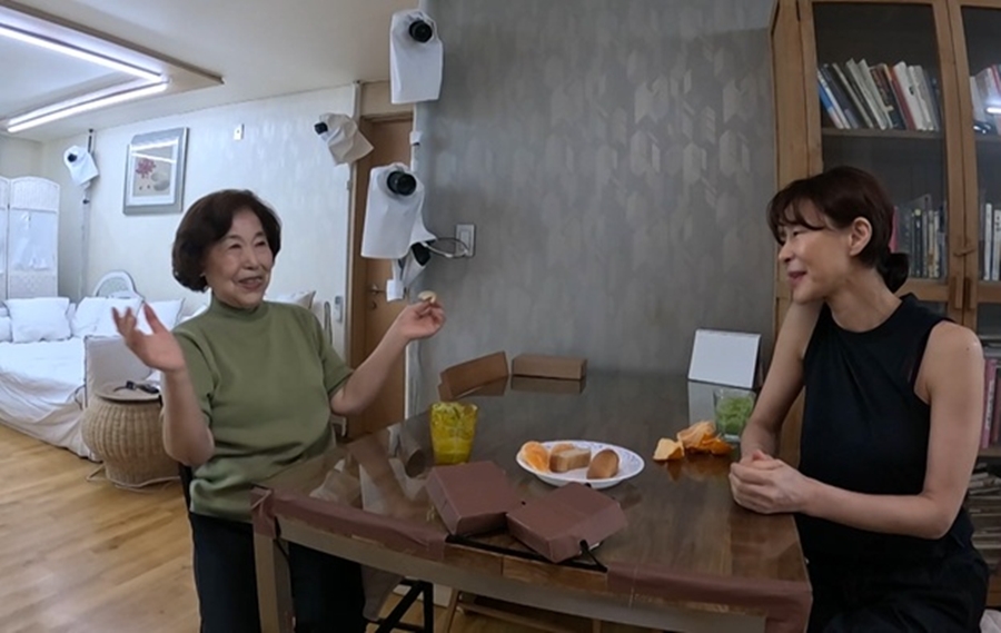 예지원 '90대' 母 충격적 동안 비주얼 "난 바게트나 먹어야겠다"('솔로라서')