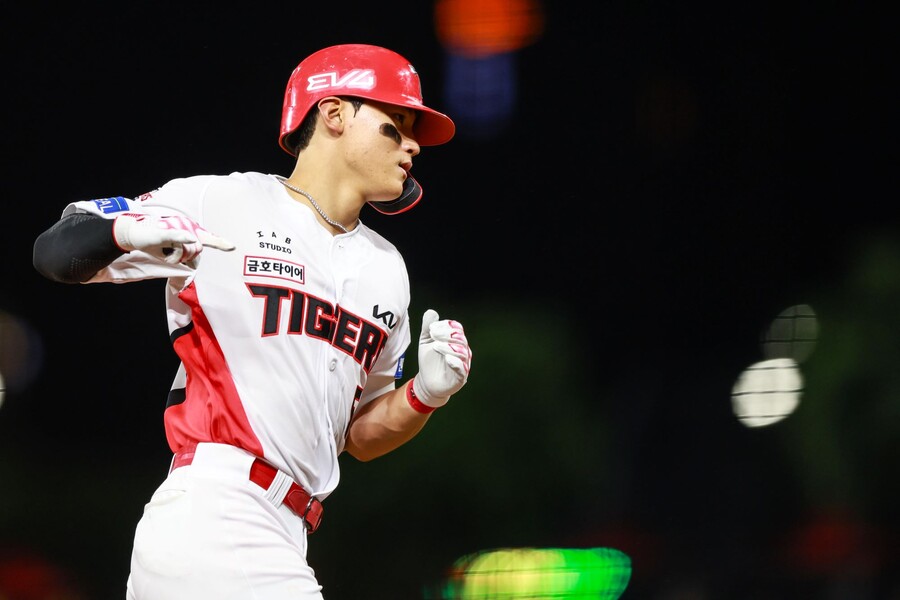 MLB에서나 보던 장면이… ‘김도영 vs 안현민’ 거대한 충돌, 그냥 흐뭇해서 웃지요
