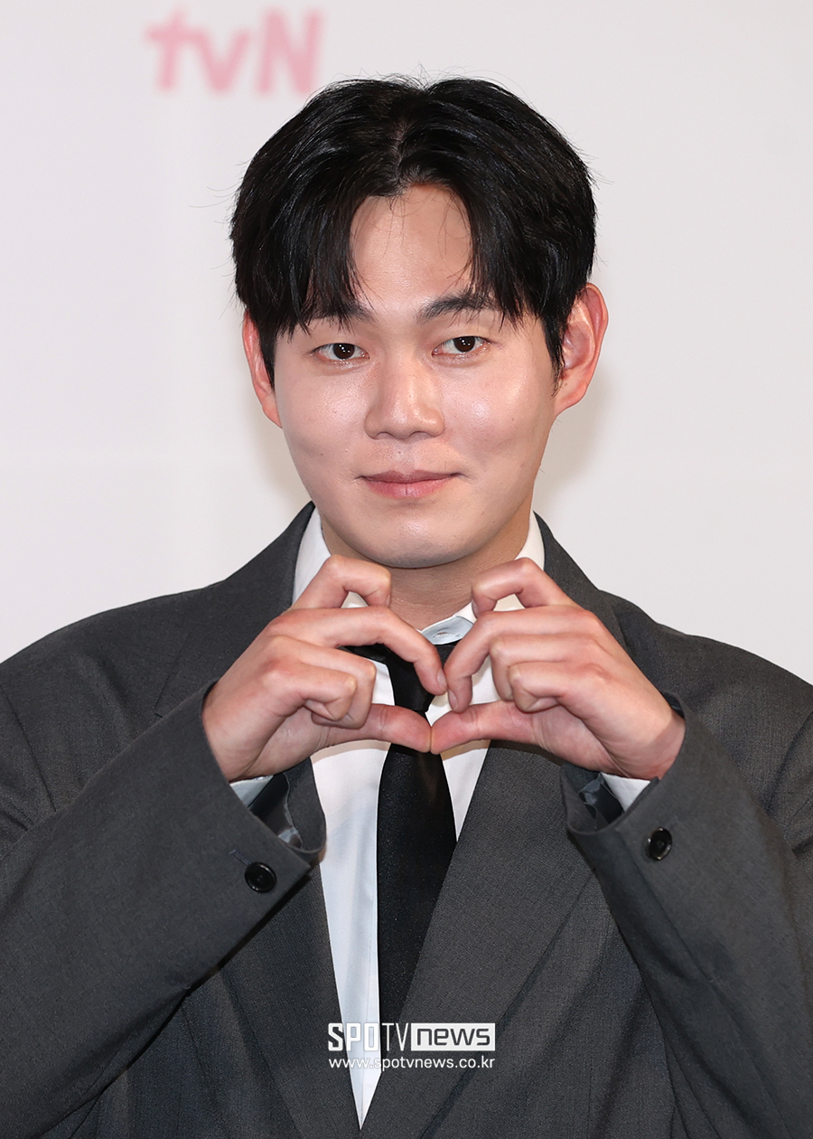 [포토S] 류경수, '오늘 배운 고양이 하트'
