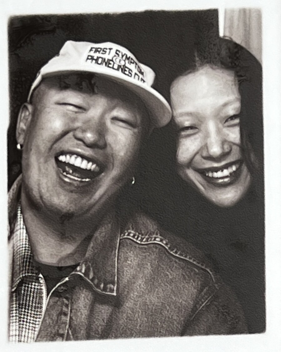 ▲ 최소라(오른쪽) 이코베 부부. 제공|퍼머넌트북스