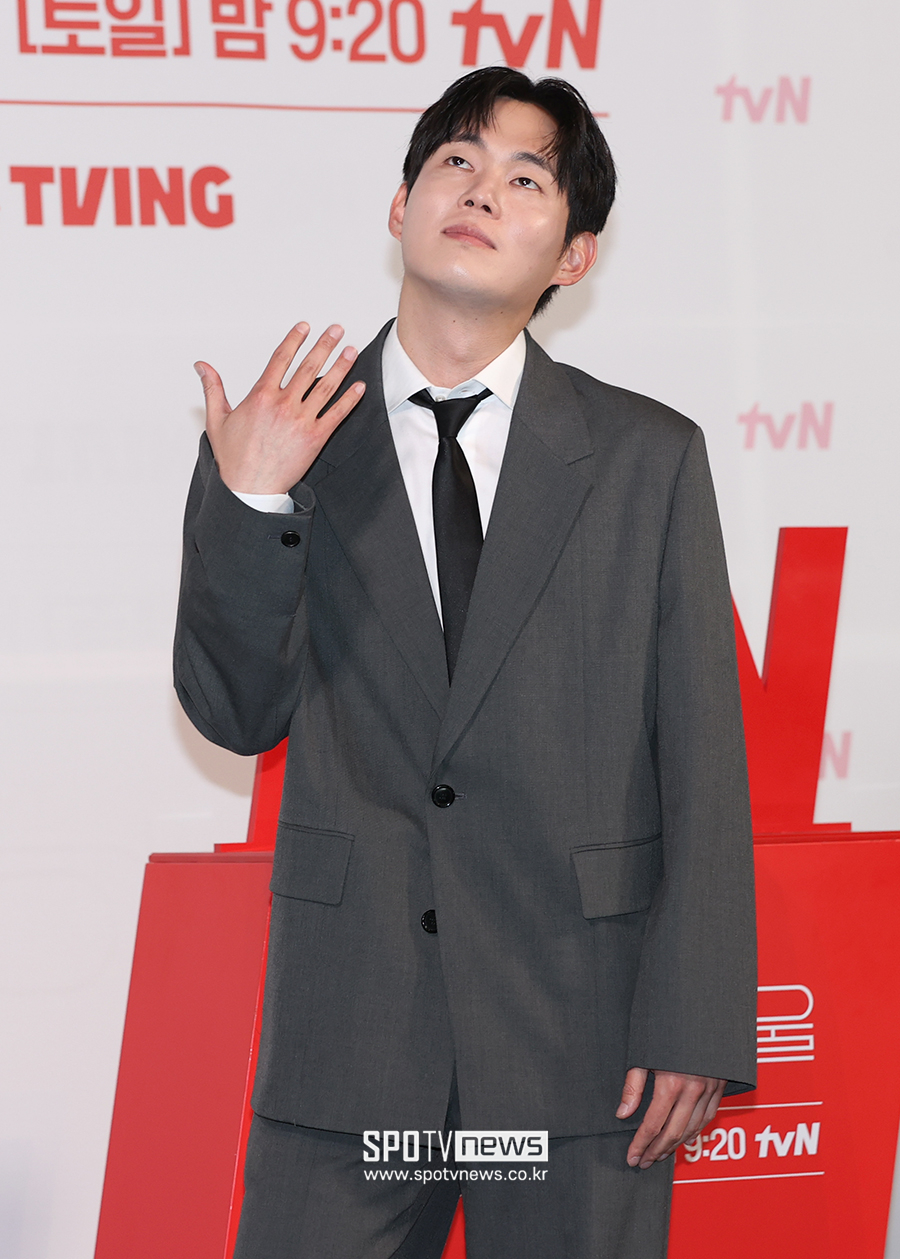 [포토S] 류경수, '날씨가 많이 덥죠?'