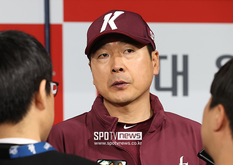 "4회 볼넷 하나가…" 퍼펙트 하영민이 잠깐 흔들린 그 순간, 홍원기 감독이 꼽은 결정적 장면