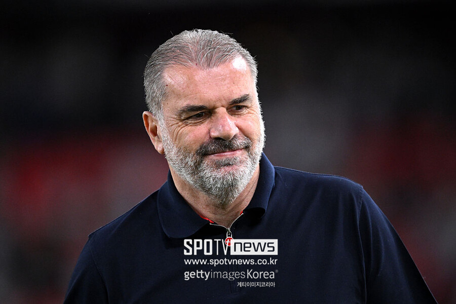 포스텍 "너희의 무대야" 양보했지만…토트넘 선수단 "함께해요 감독님!" 재촉→2년 울분 녹아내린 '비하인드' 감동