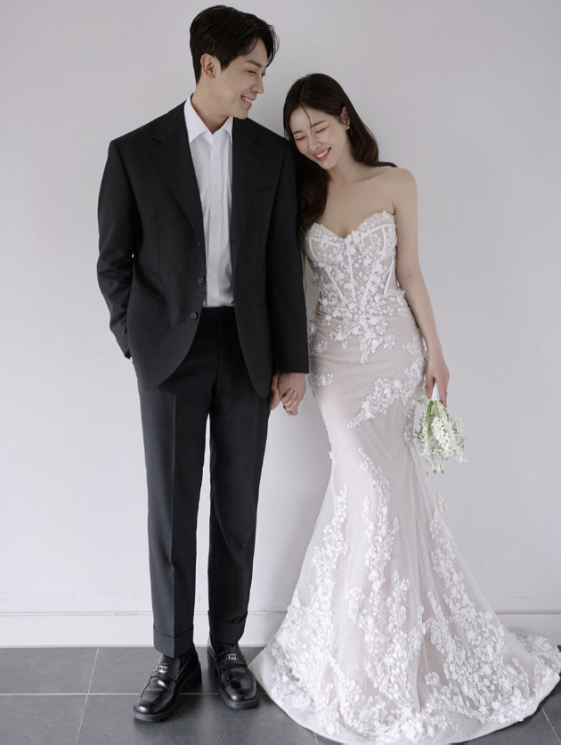 박하나♥김태술, 차기작 포스터인 줄…애정 뚝뚝 웨딩 사진 "닮아가는 우리"