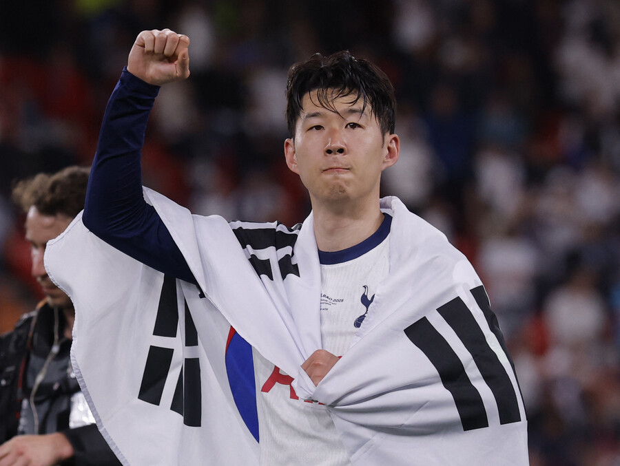 韓 축구 초대박! 손흥민, 역대급 ‘오피셜’ 떴다…41년 만에 "토트넘 공식 레전드" 발표