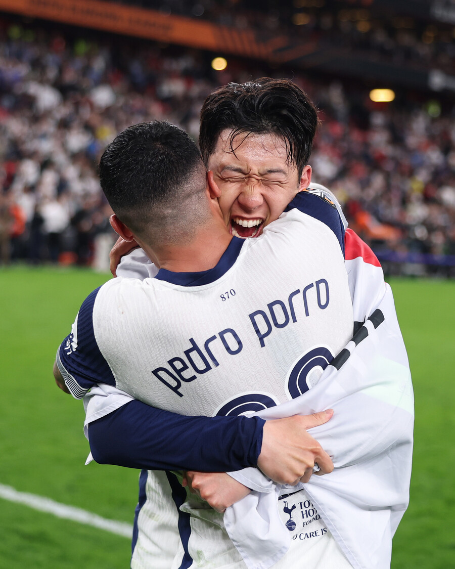 [오피셜] 韓 축구 역대급 사건…토트넘 공식발표 “손흥민 레전드 맞다”, 역사상 세 번째 엘리트 그룹 확정