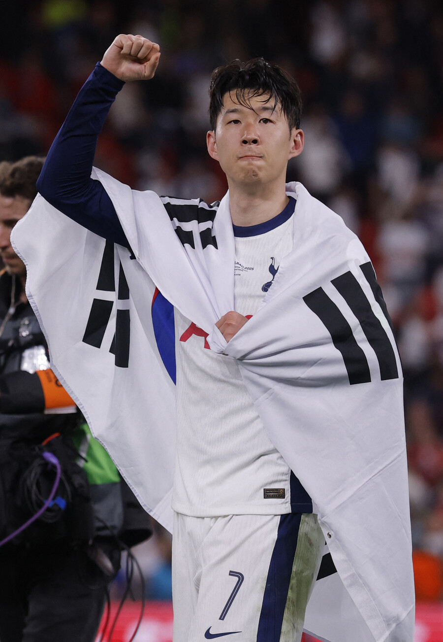 [오피셜] 韓 축구 역대급 아쉬움, 토트넘 공식발표…“손흥민, EPL 최종전 결장 확정” 발 부상 회복 안 된 상태로 유로파 결승전 뛰어 → 치료에 다시 전념
