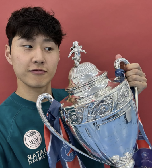 ▲ 파리 생제르맹의 이강인은 이날 랭스전 교체명단에 이름을 올렸지만 끝내 출전 기회를 얻지 못해 아쉬움을 남겼다. 지난 18일 오세르와 2024-25시즌 리그1 34라운드 최종전에서도 벤치만 지켰던 이강인은 프랑스컵 결승에서도 벤치만 지켰다. 비록 프랑스컵 우승을 벤치에서 지켜봤지만, 이강인은 파리 생제르맹 입단 이후 통산 6번째 트로피를 품었다. ⓒ 이강인 SNS